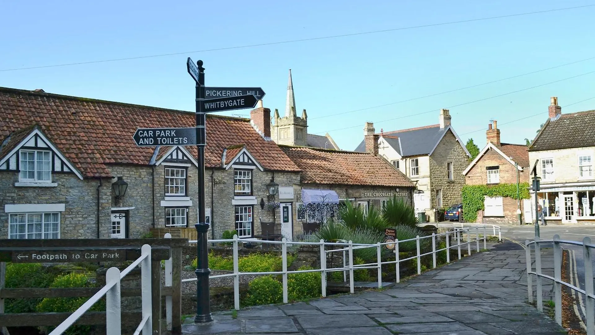 Squirrel Cottage Thornton Dale 0*,