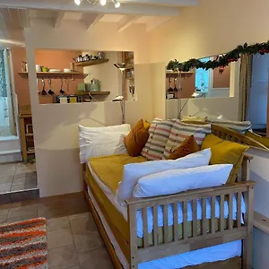 Hideaway@no3 Apartment